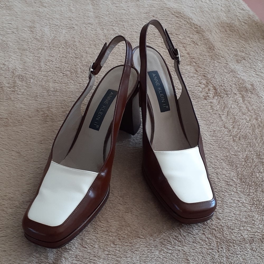 VINTAGE Anne Klein II slingback
